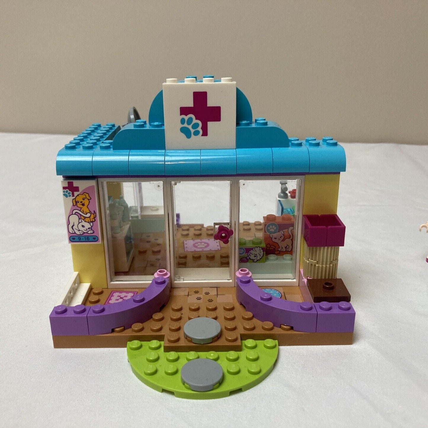 Lego Friends Juniors 10728 Mia's Vet Clinic retired 2016 Incomplete.