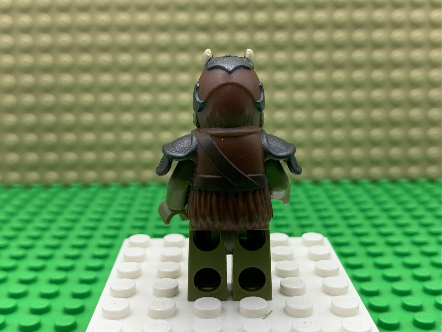 LEGO Gammorean Guard Minifigure 98120 Star Wars Jabba 75005 9516 sw0405 RARE