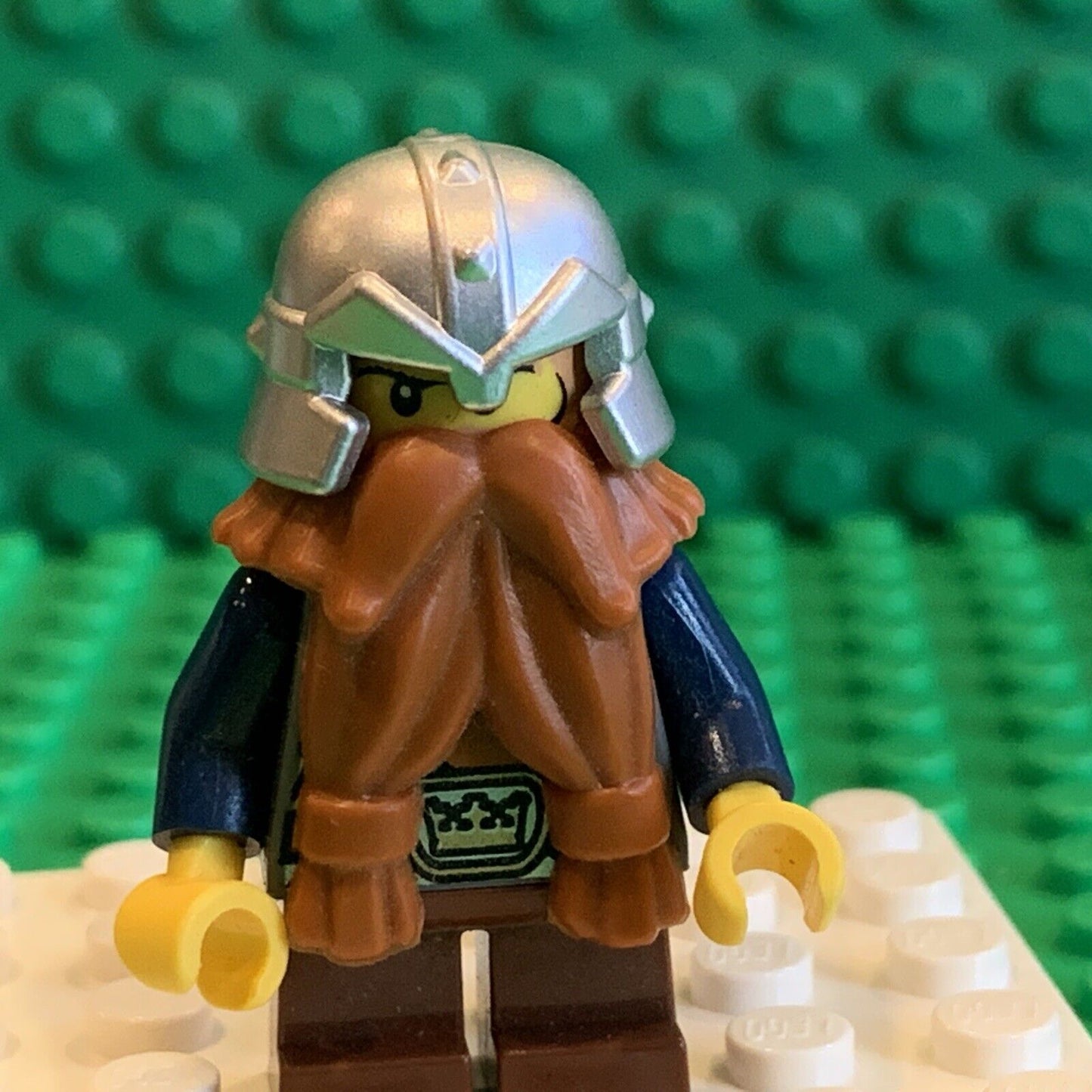 LEGO® Castle: Fantasy Era DWARF, DK ORNG BEARD, SILVER HELM Minifig cas377