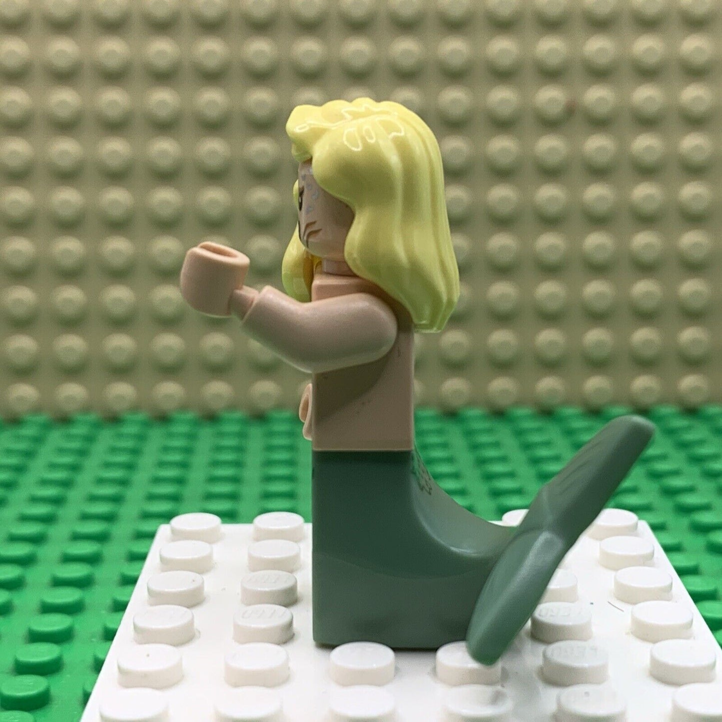 LEGO Pirates Of The Caribbean: Mermaid Minifigure (poc020) From Set 4194