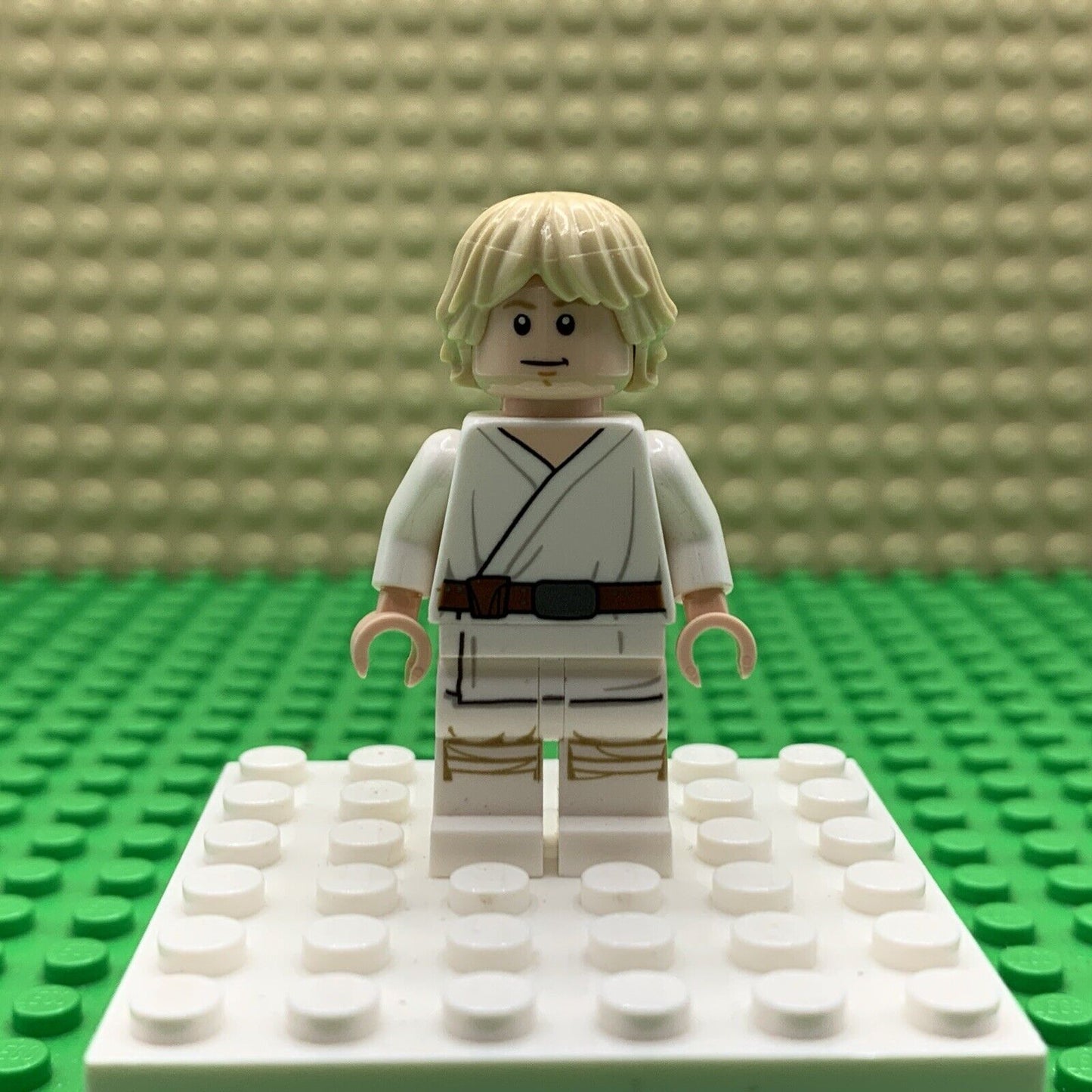 LEGO Star Wars Minifig - sw0551 - Luke Skywalker (Tatooine, White Legs)