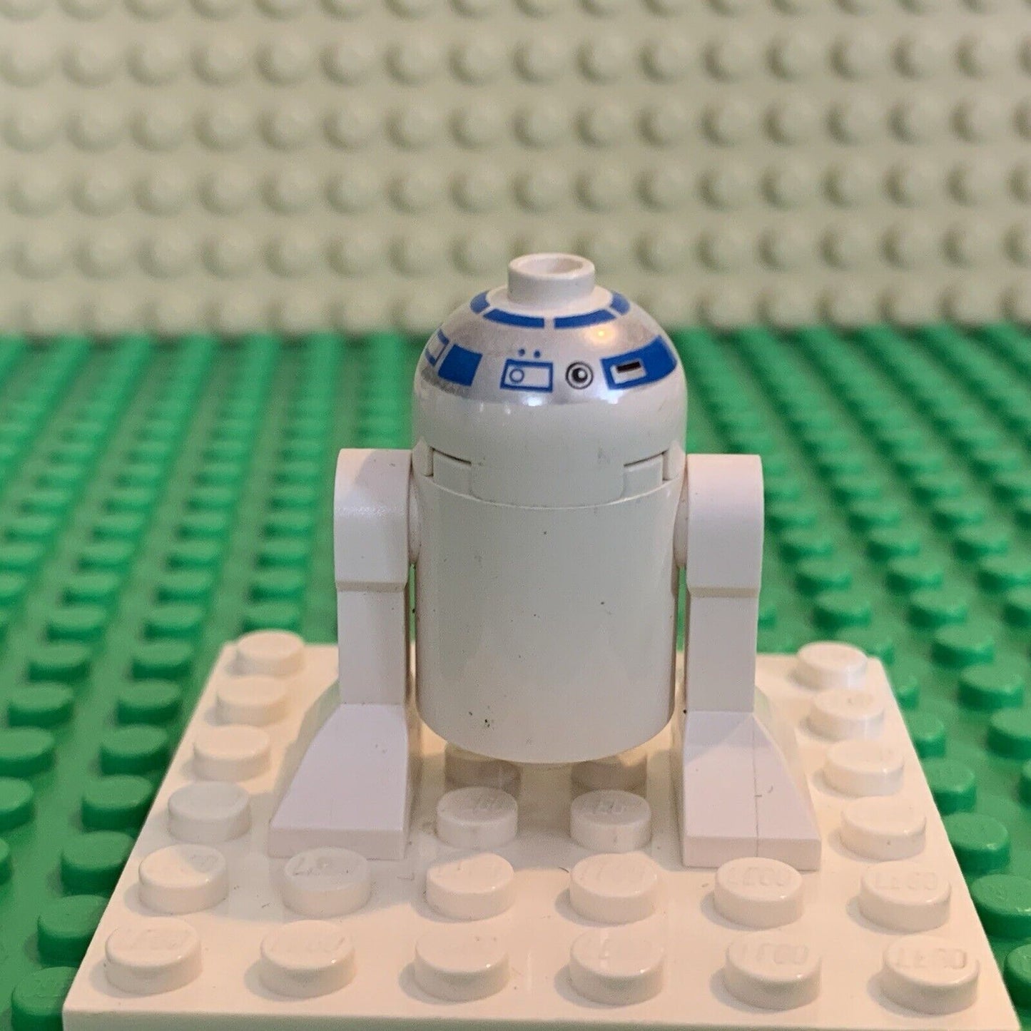 LEGO Star Wars R2-D2 Astromech Minifigure sw0028 10144