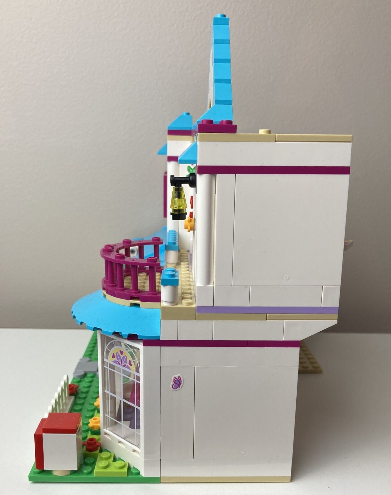 LEGO Friends 41314 Stephanie's House 95%  Complete w/ Manual & Mini Figures