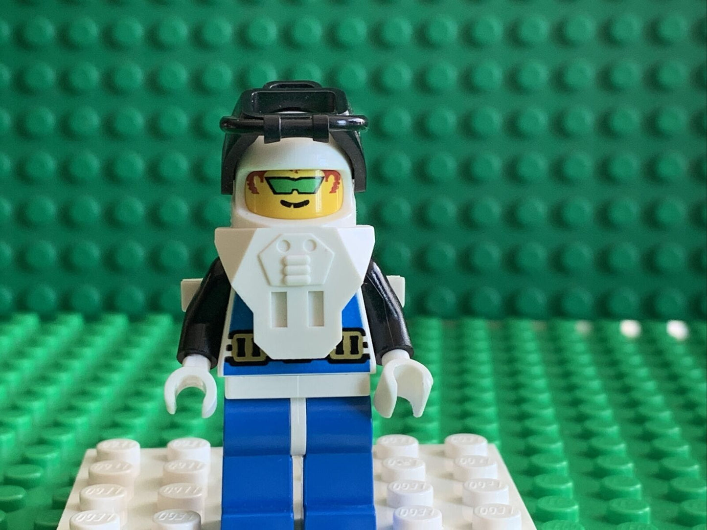 lego minifigure aquazone aquanaut 2 aqu002