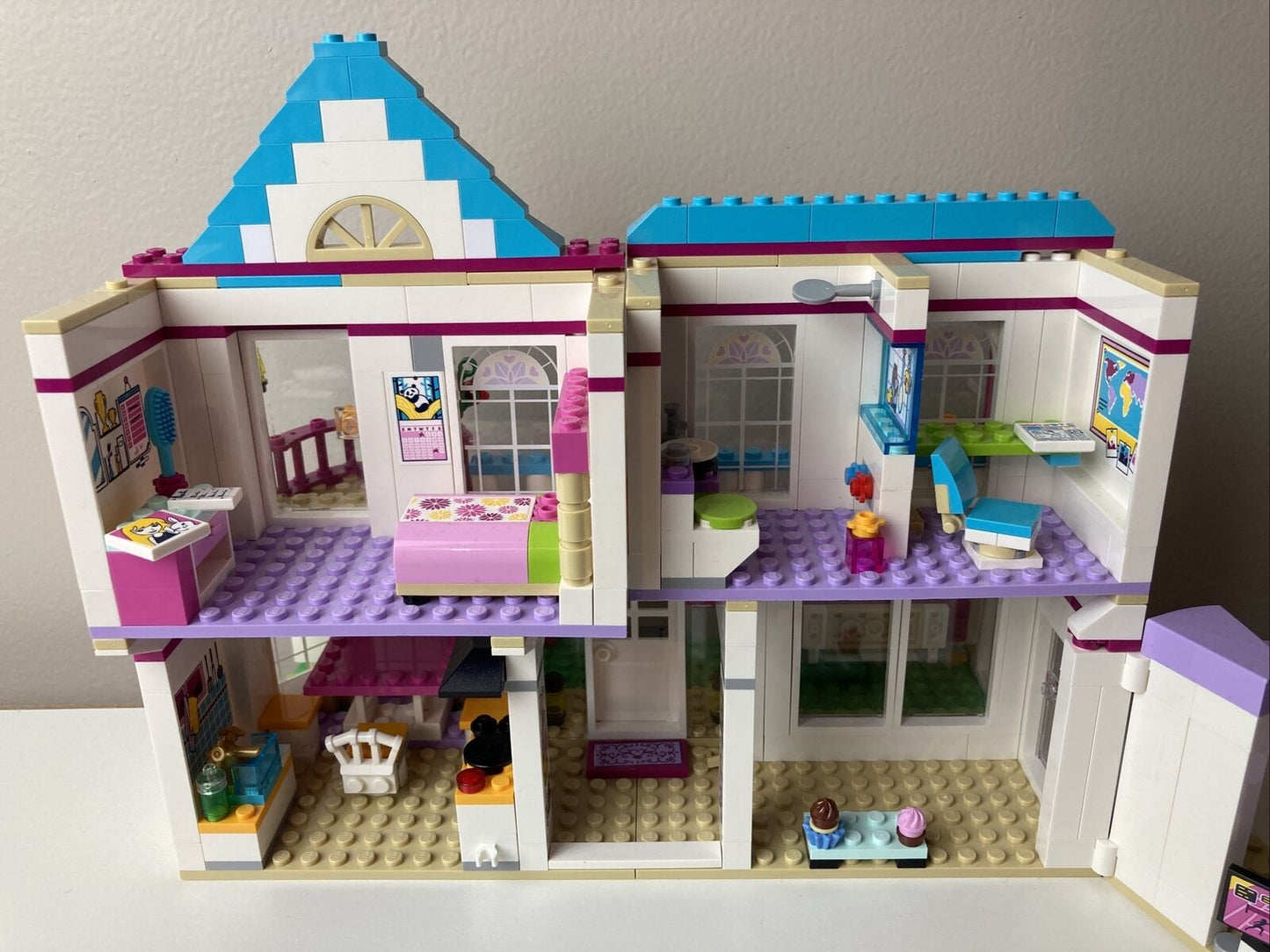 LEGO Friends 41314 Stephanie's House 95%  Complete w/ Manual & Mini Figures