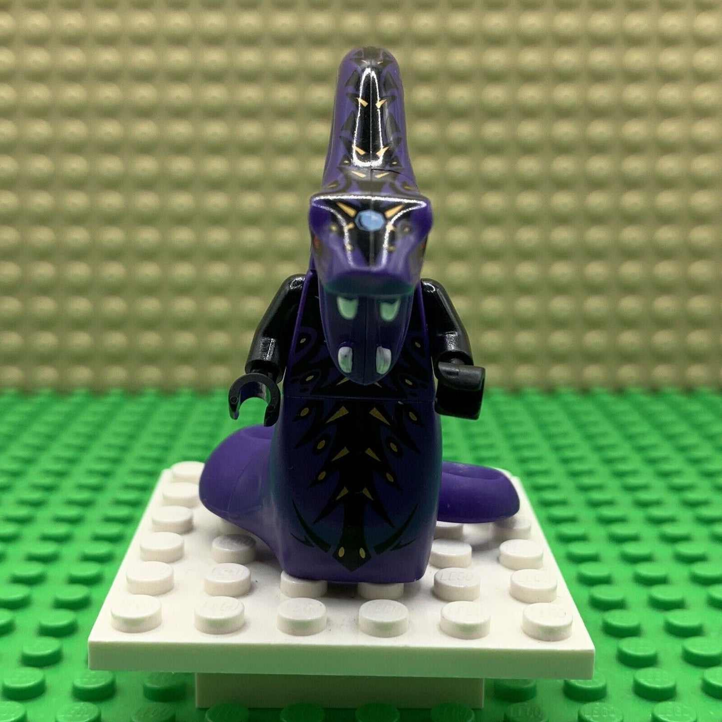 Lego Pythor Chumsworth Purple w/ Black Ninjago Rise Of The Snakes njo060