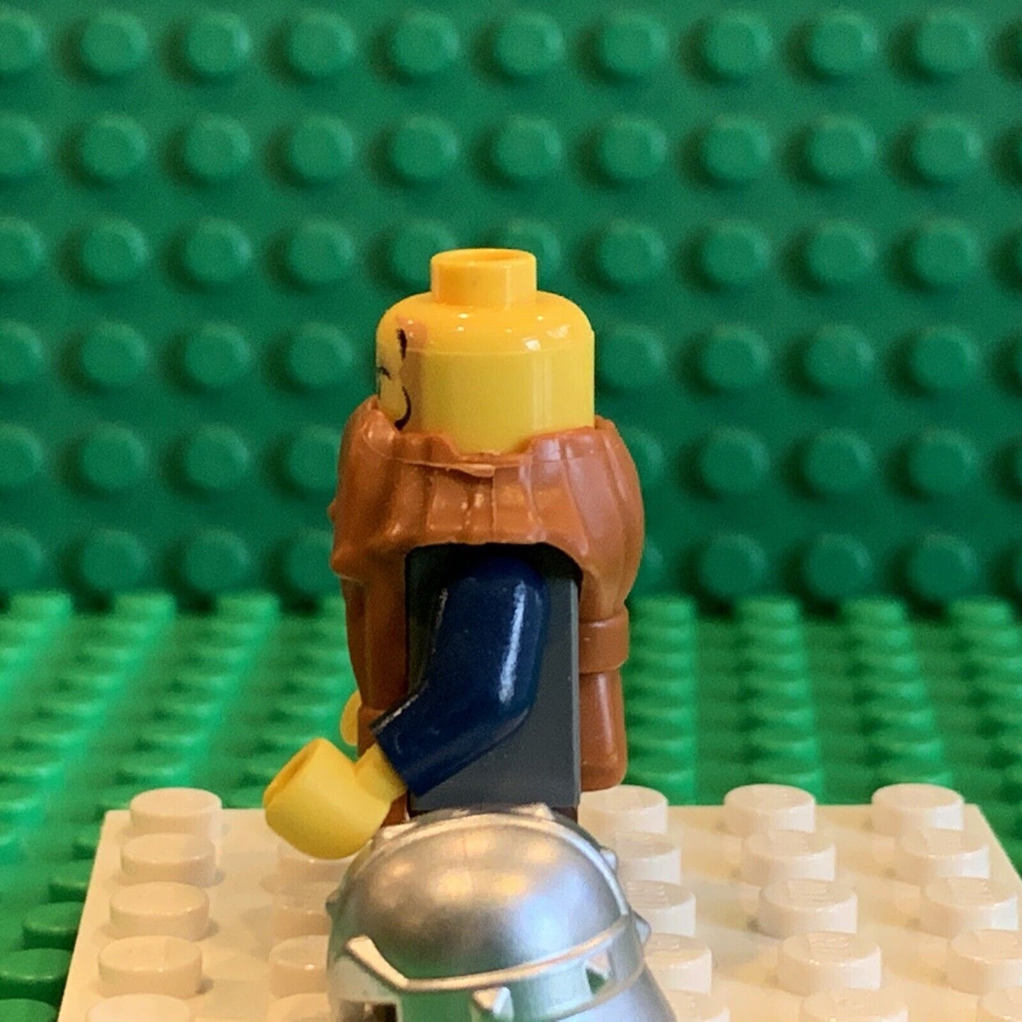 LEGO® Castle: Fantasy Era DWARF, DK ORNG BEARD, SILVER HELM Minifig cas377