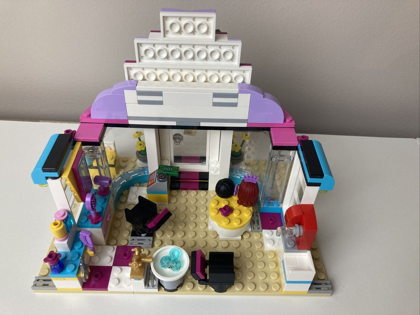 LEGO Friends Heartlake Hair Salon #41093 - Missing few Accessories