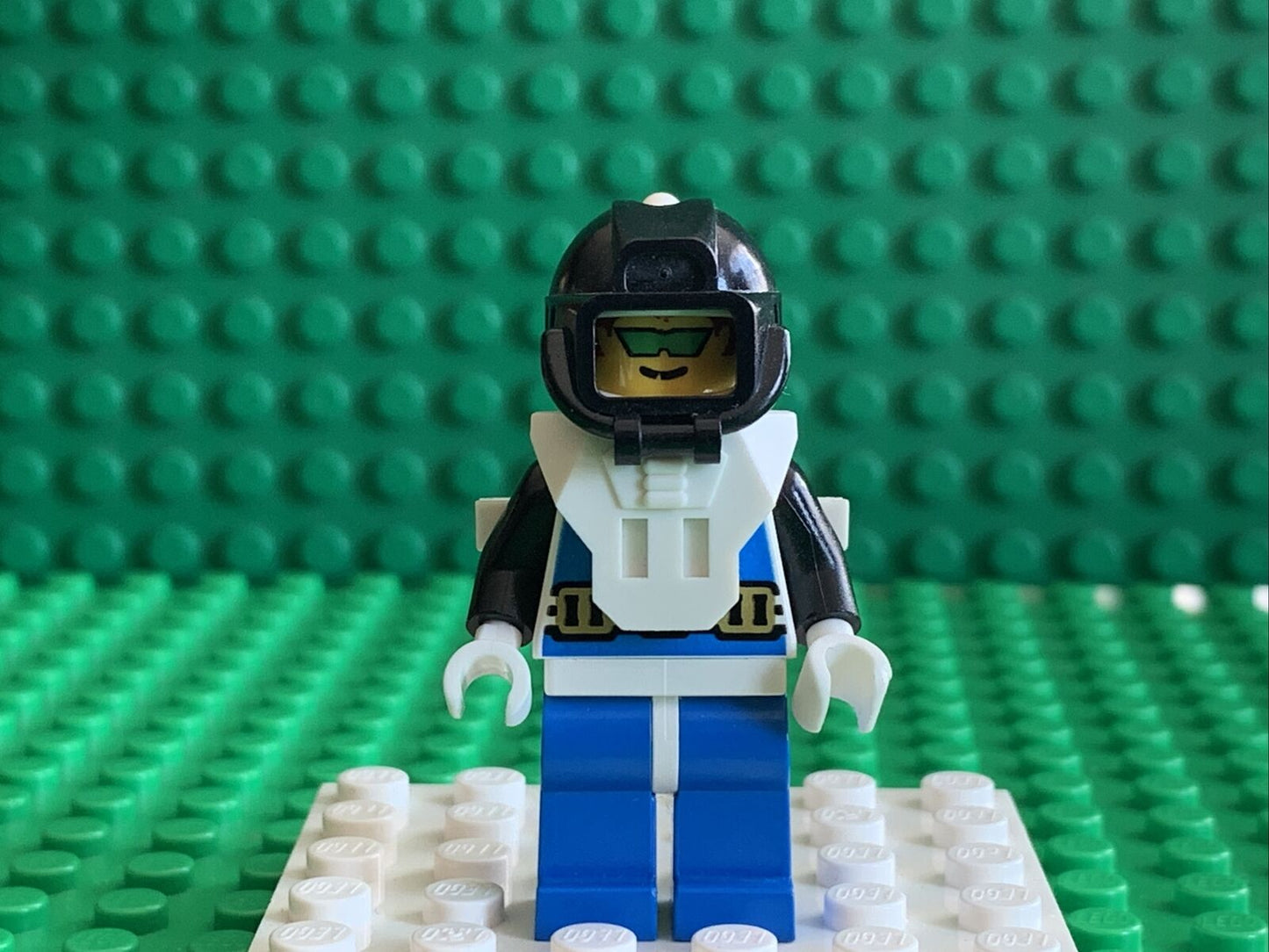 lego minifigure aquazone aquanaut 2 aqu002