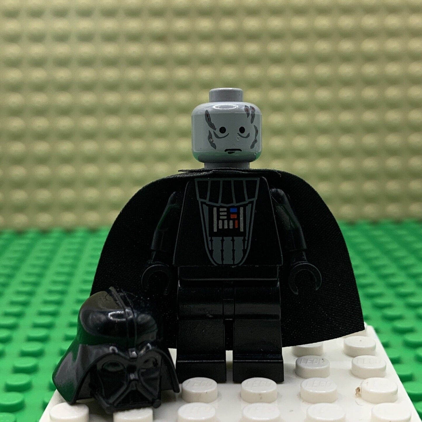 USED LEGO STAR WARS MINIFIGURE DARTH VADER (IMPERIAL INSPECTION) SW0123