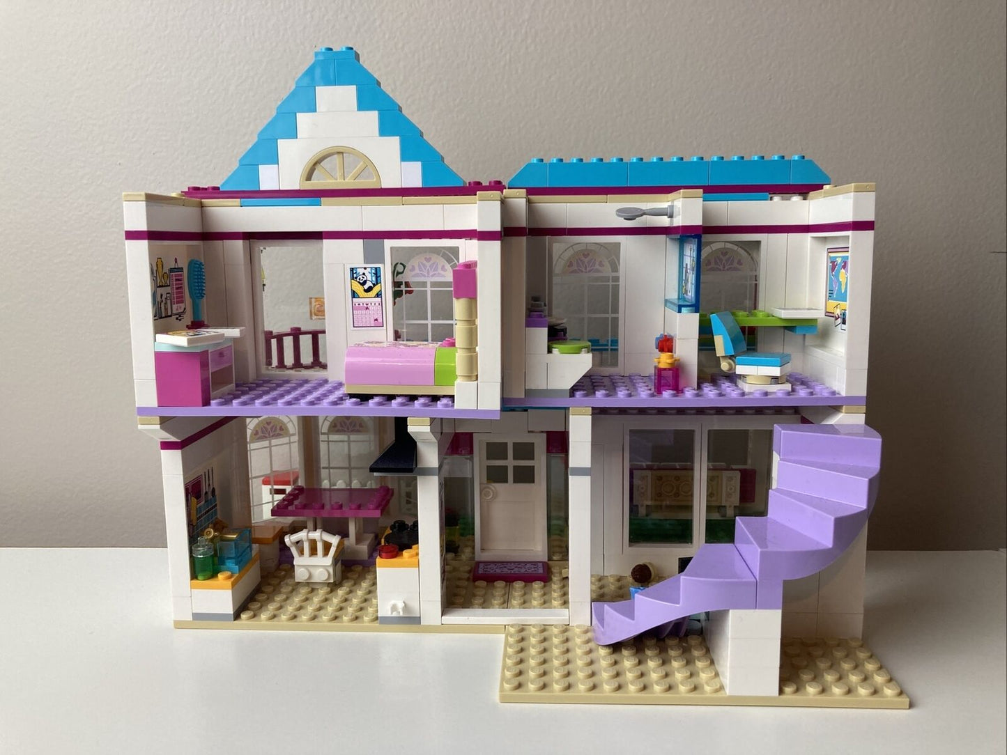 LEGO Friends 41314 Stephanie's House 95%  Complete w/ Manual & Mini Figures