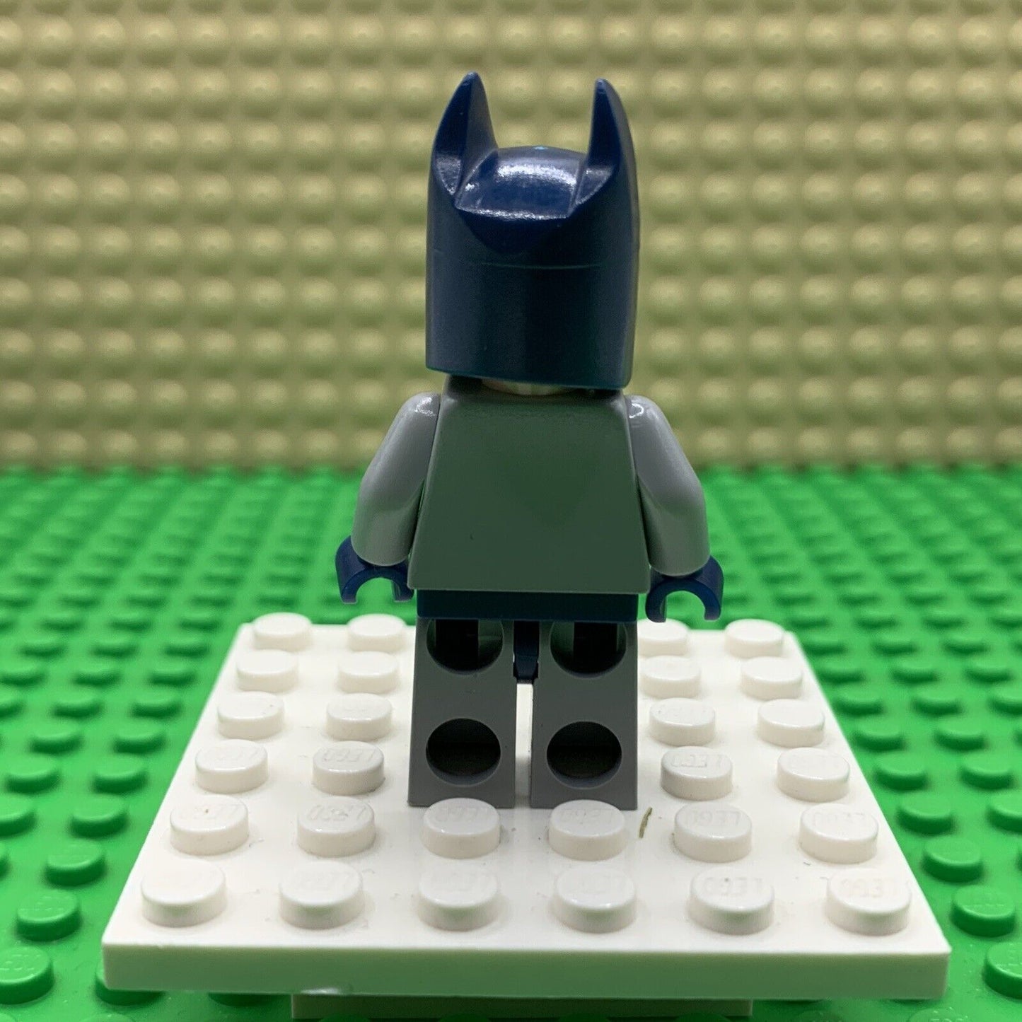 LEGO Batman Light Gray Dark Blue Minifigure Bat022 From 7787 7786 Rare Retired