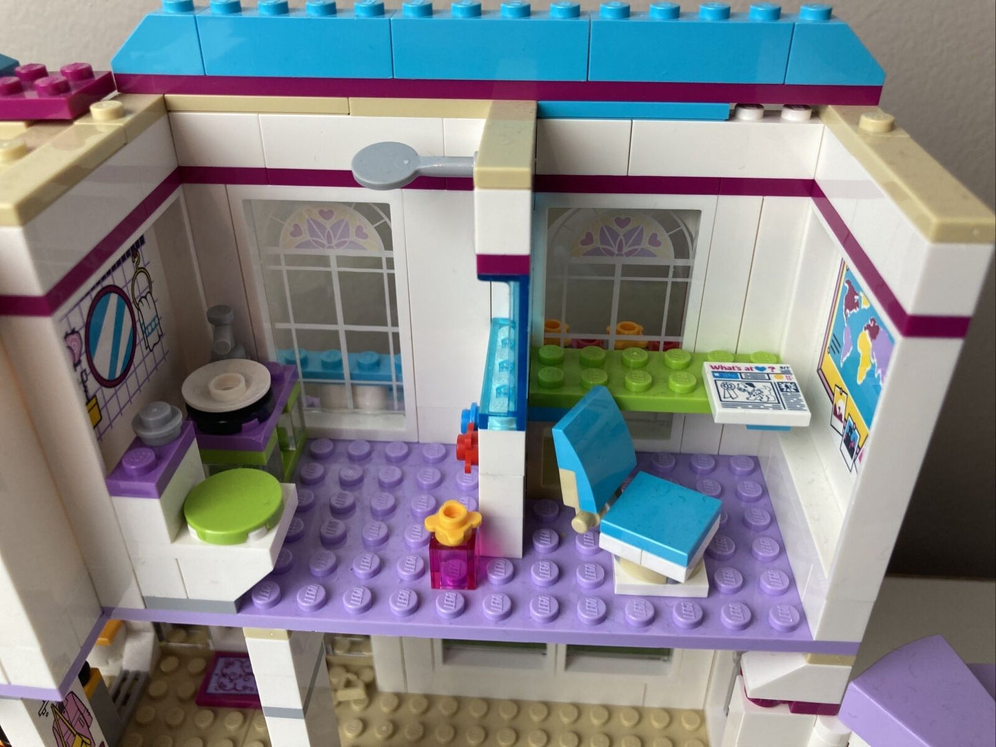 LEGO Friends 41314 Stephanie's House 95%  Complete w/ Manual & Mini Figures