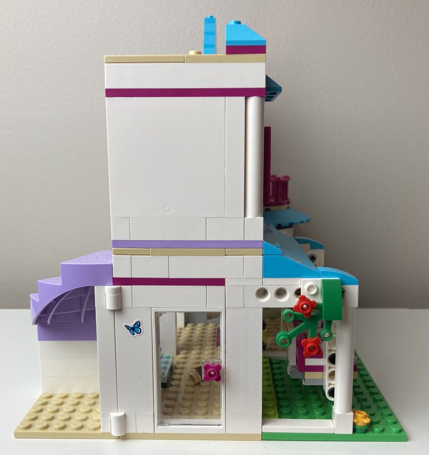 LEGO Friends 41314 Stephanie's House 95%  Complete w/ Manual & Mini Figures