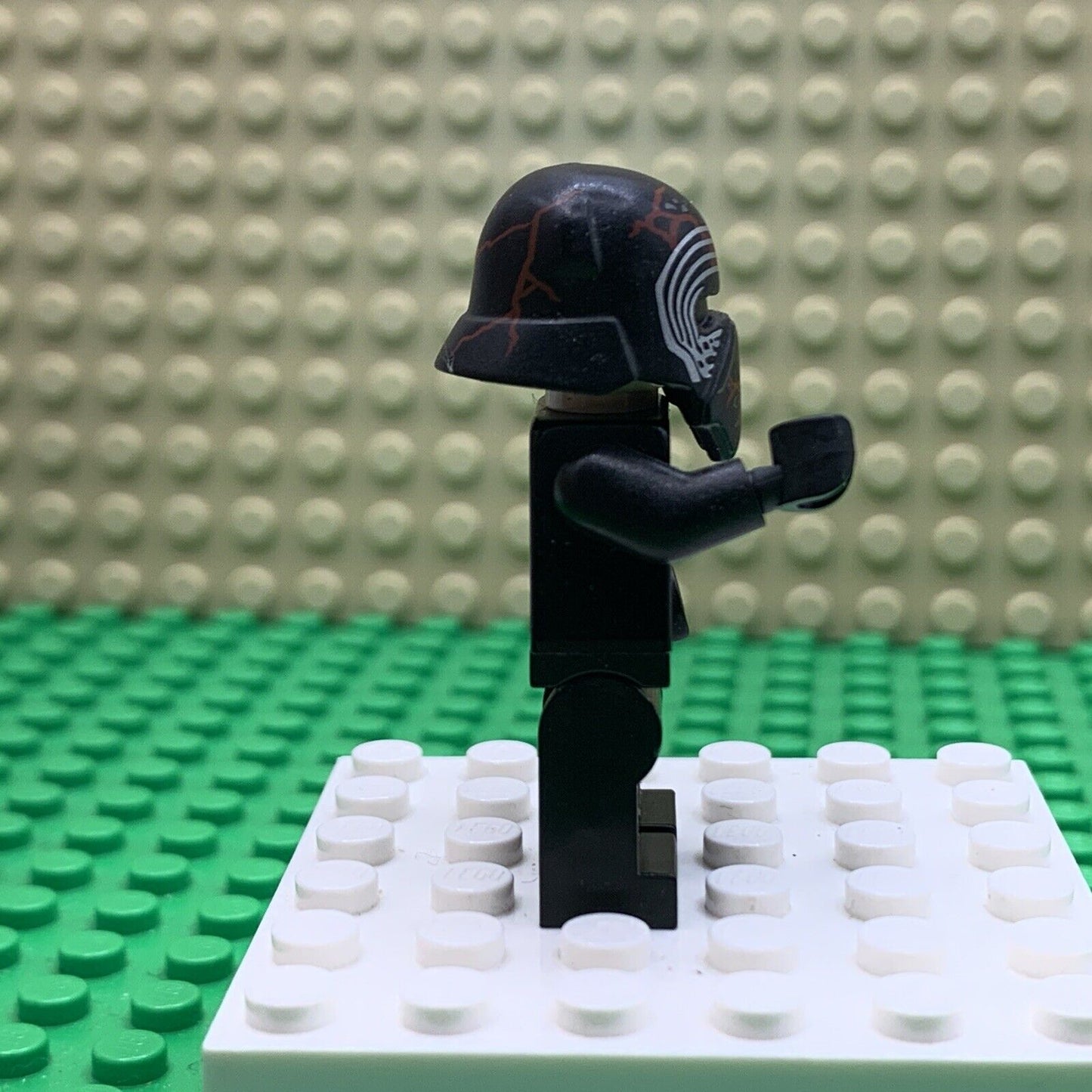 Lego Star Wars Minifigure Supreme Leader Kylo Ren figure sw1072