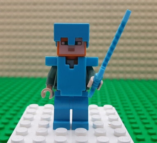 LEGO Minecraft  ALEX  Medium Azure Legs Helmet Armor min051 and Sword