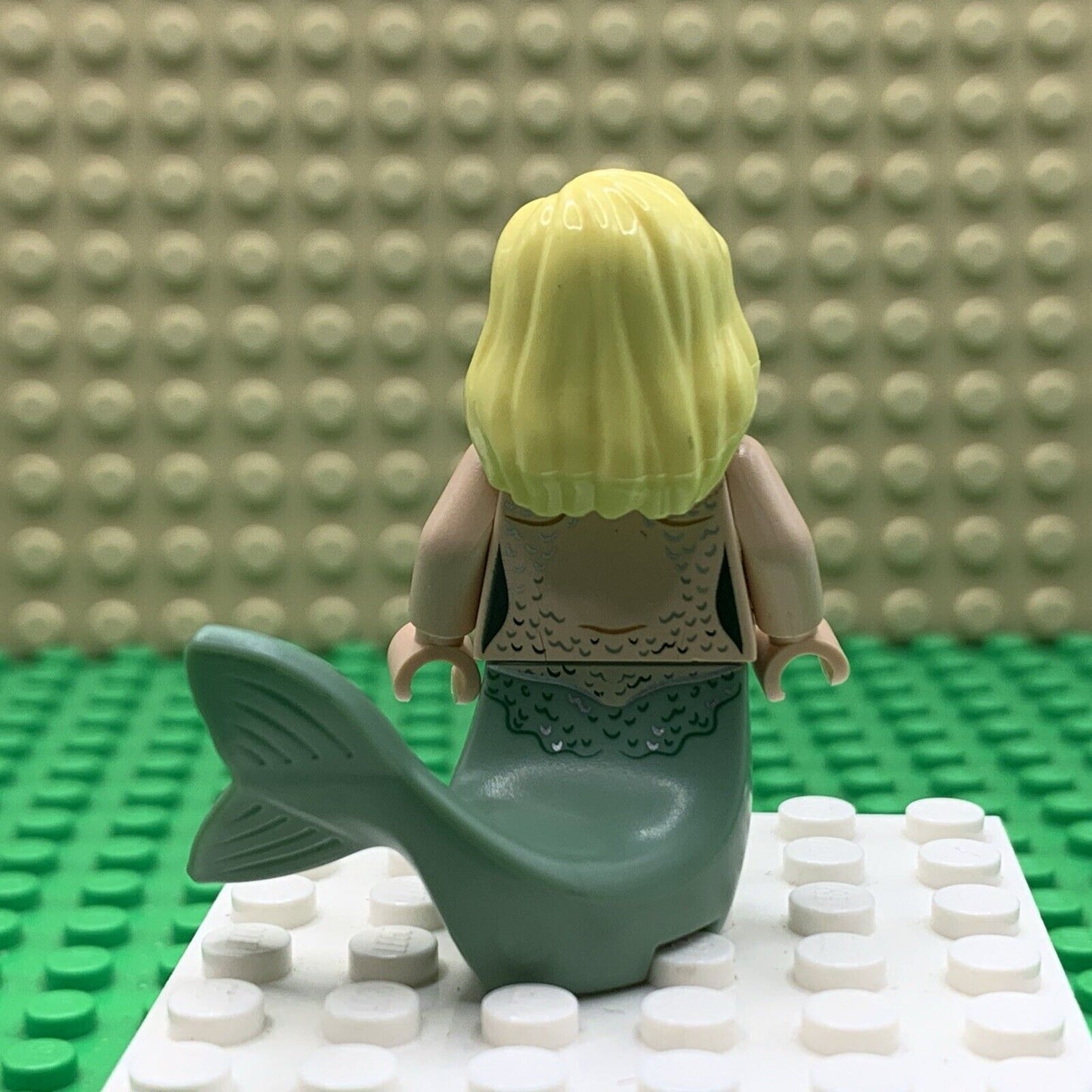 LEGO Pirates Of The Caribbean: Mermaid Minifigure (poc020) From Set 4194