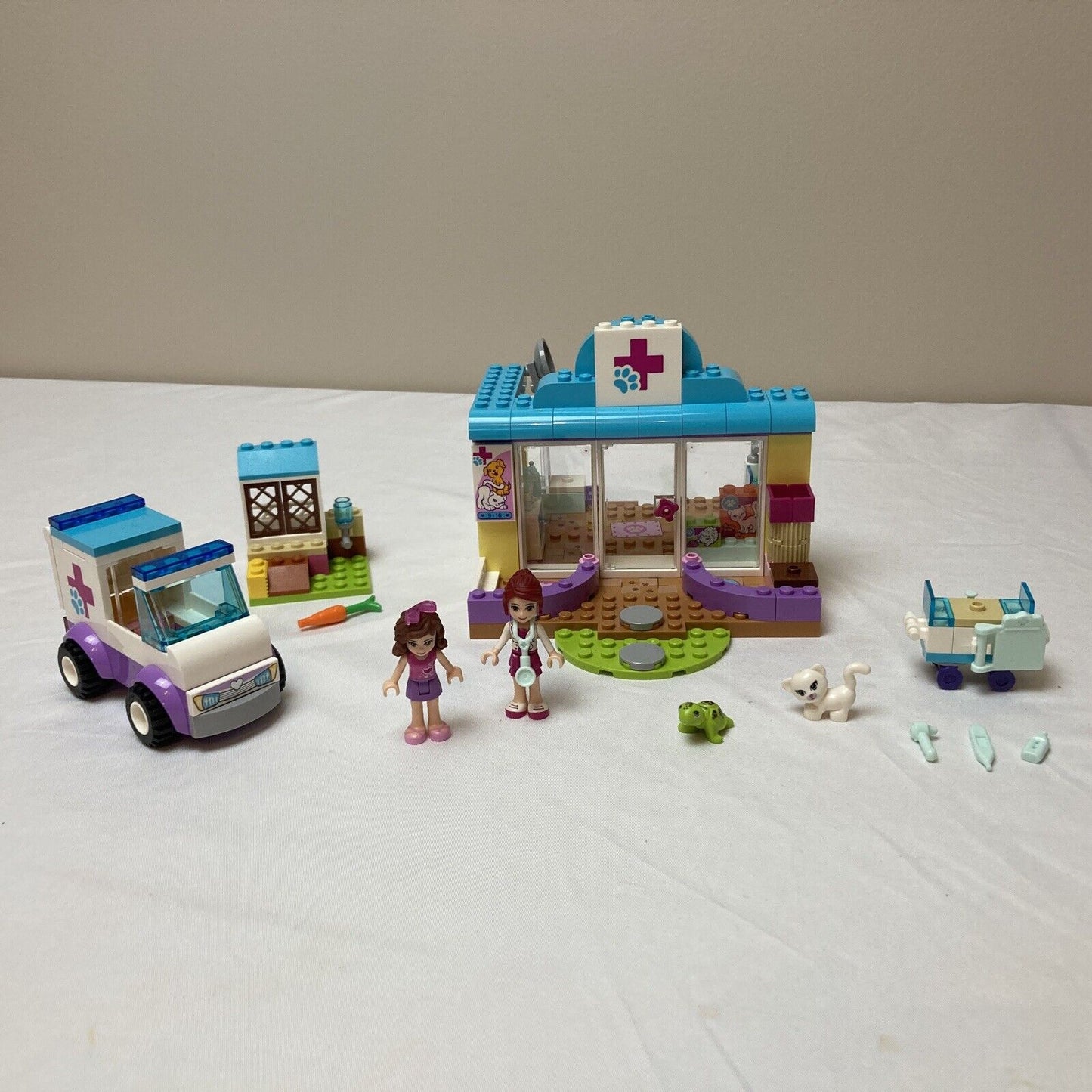 Lego Friends Juniors 10728 Mia's Vet Clinic retired 2016 Incomplete.