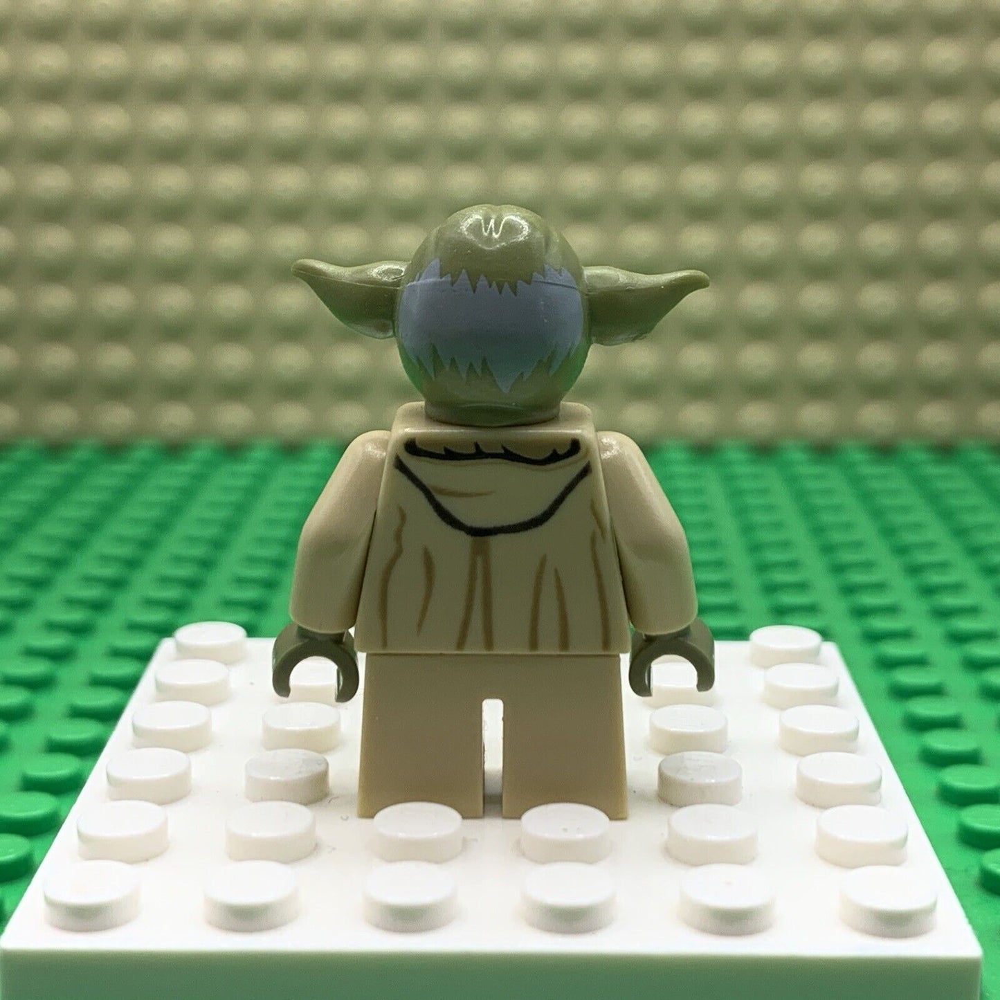 LEGO Star Wars Yoda Olive Green Minifigure - sw0707