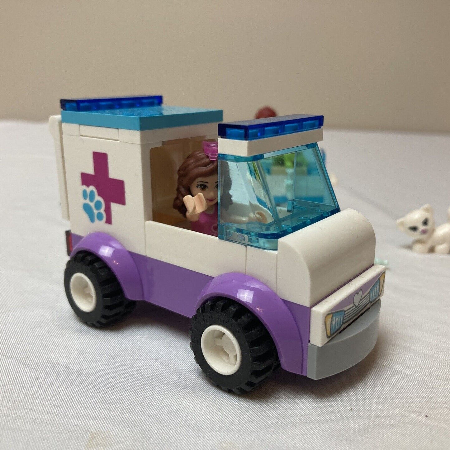 Lego Friends Juniors 10728 Mia's Vet Clinic retired 2016 Incomplete.