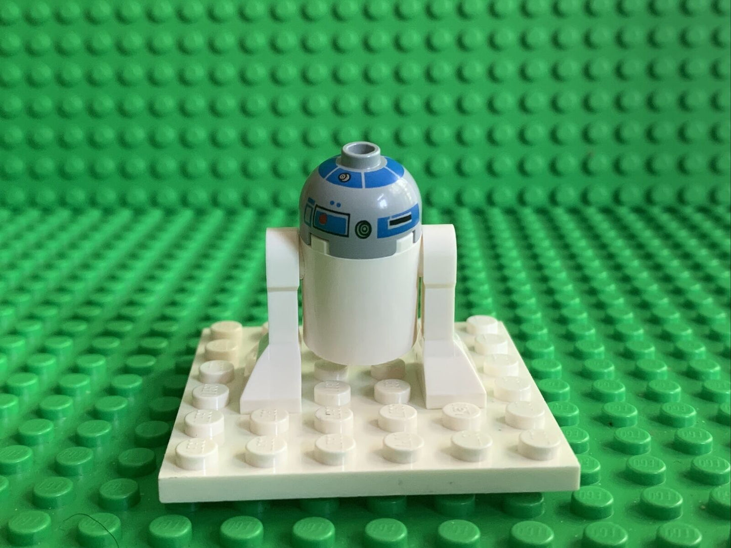 Lego Star Wars - R2-D2 Astromech Droid Minifigure - sw0217 Luke