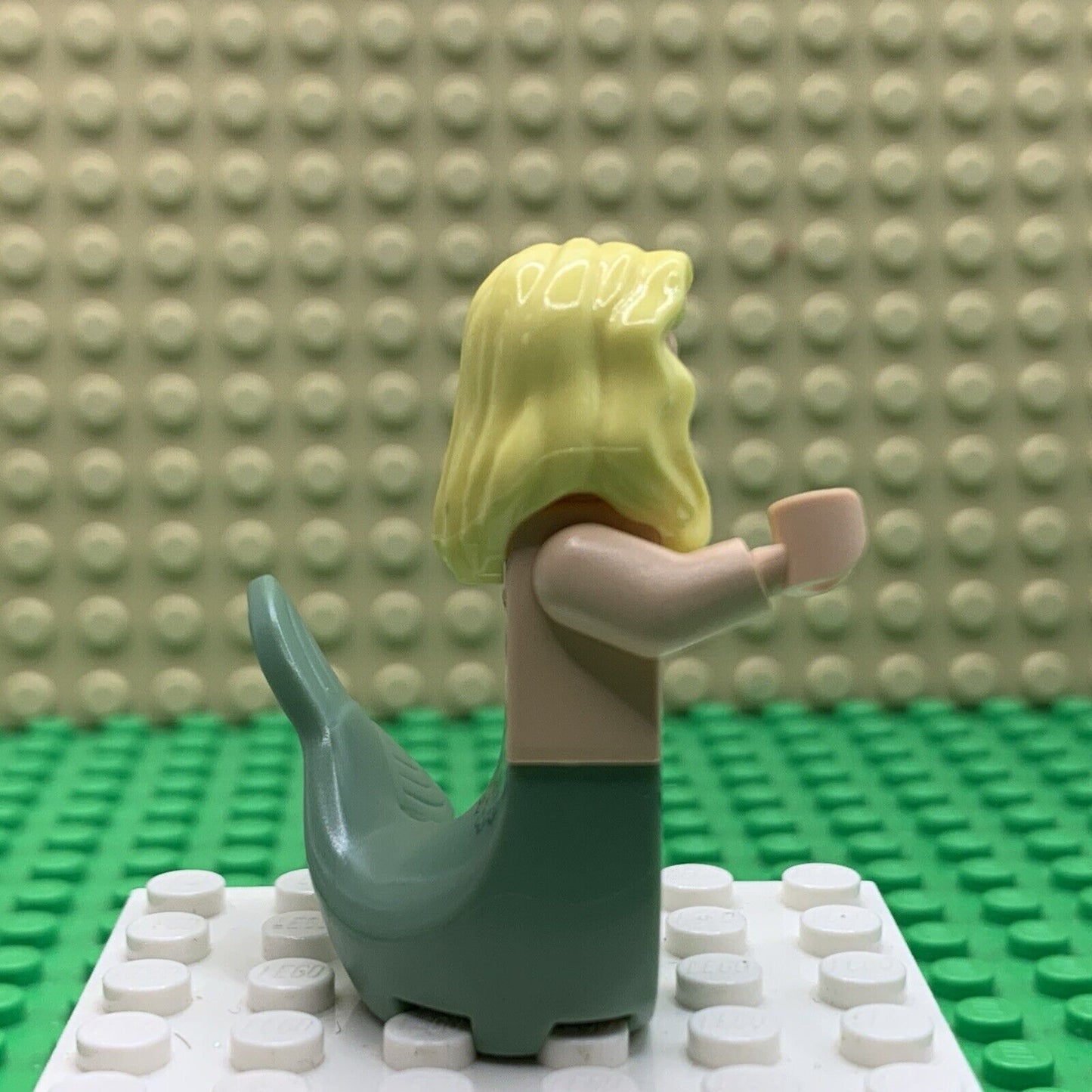 LEGO Pirates Of The Caribbean: Mermaid Minifigure (poc020) From Set 4194