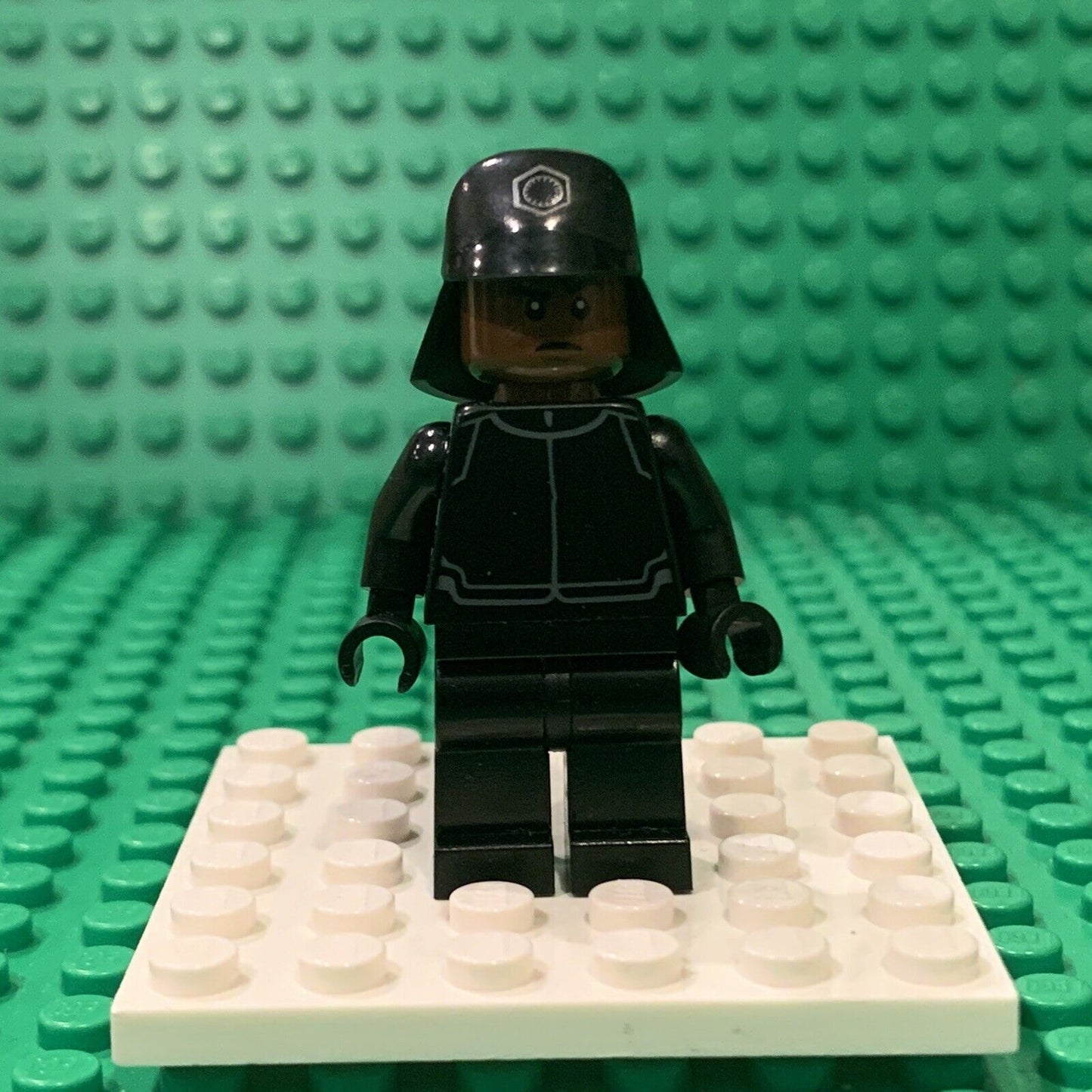 Lego Star Wars Minifigure sw0694 First Order Crew Member