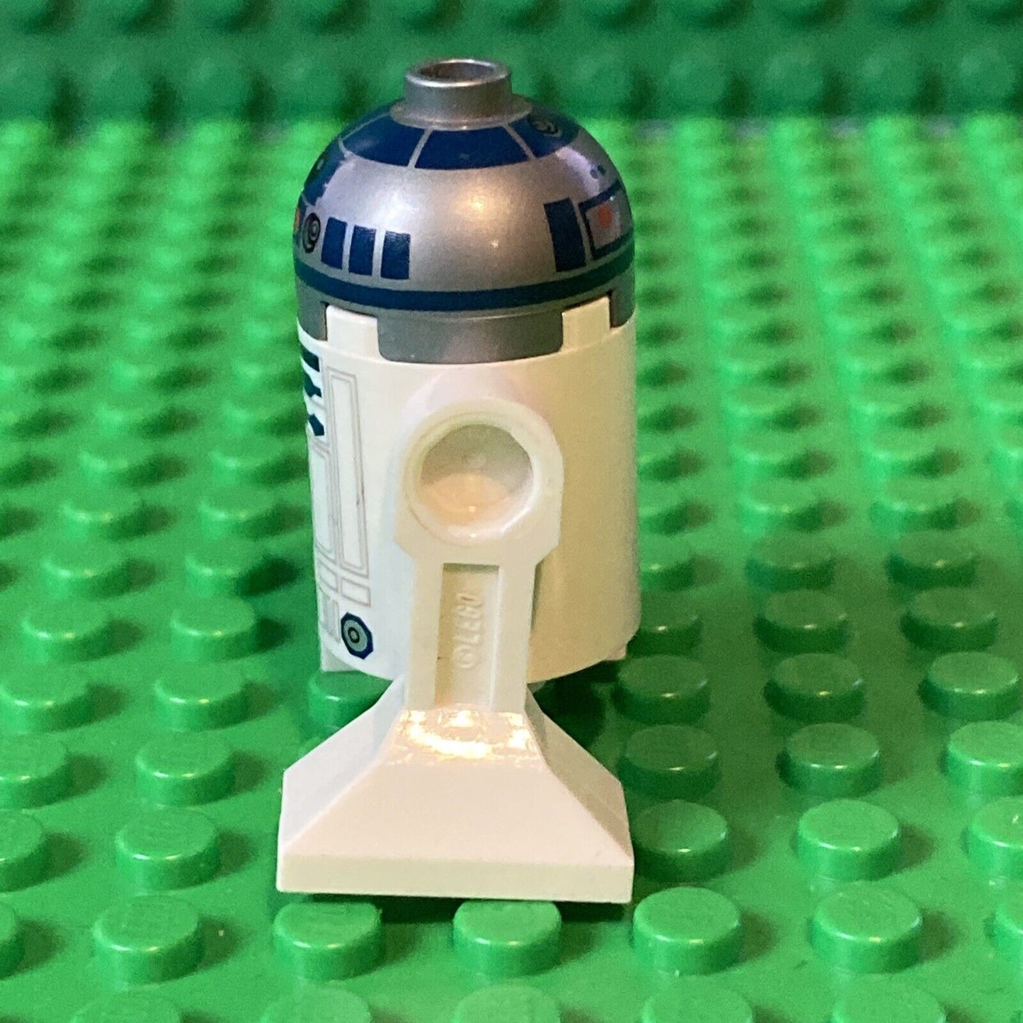 LEGO Star Wars R2-D2 Minifigure Astromech Droid ID: (sw0527)