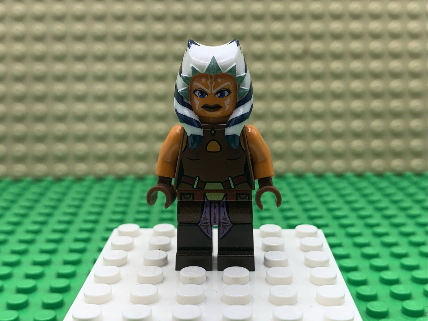 Lego Star Wars Ahsoka Tano Minifigure Padawan SW0452 Clone Wars 75013 Excellent!