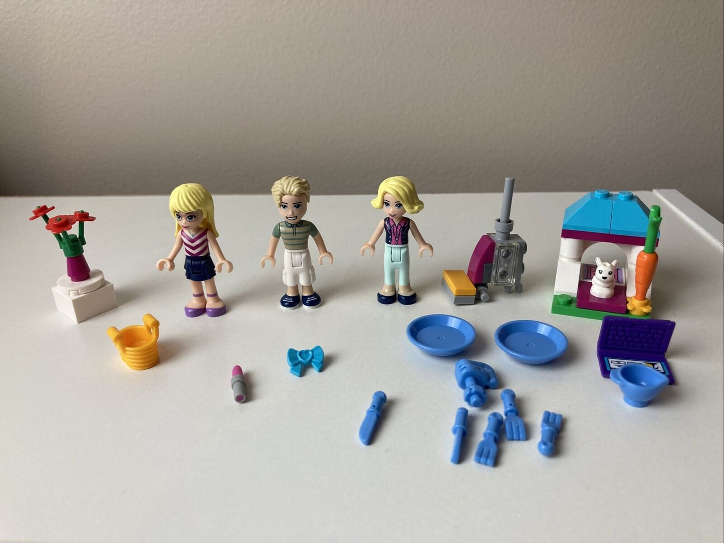 LEGO Friends 41314 Stephanie's House 95%  Complete w/ Manual & Mini Figures